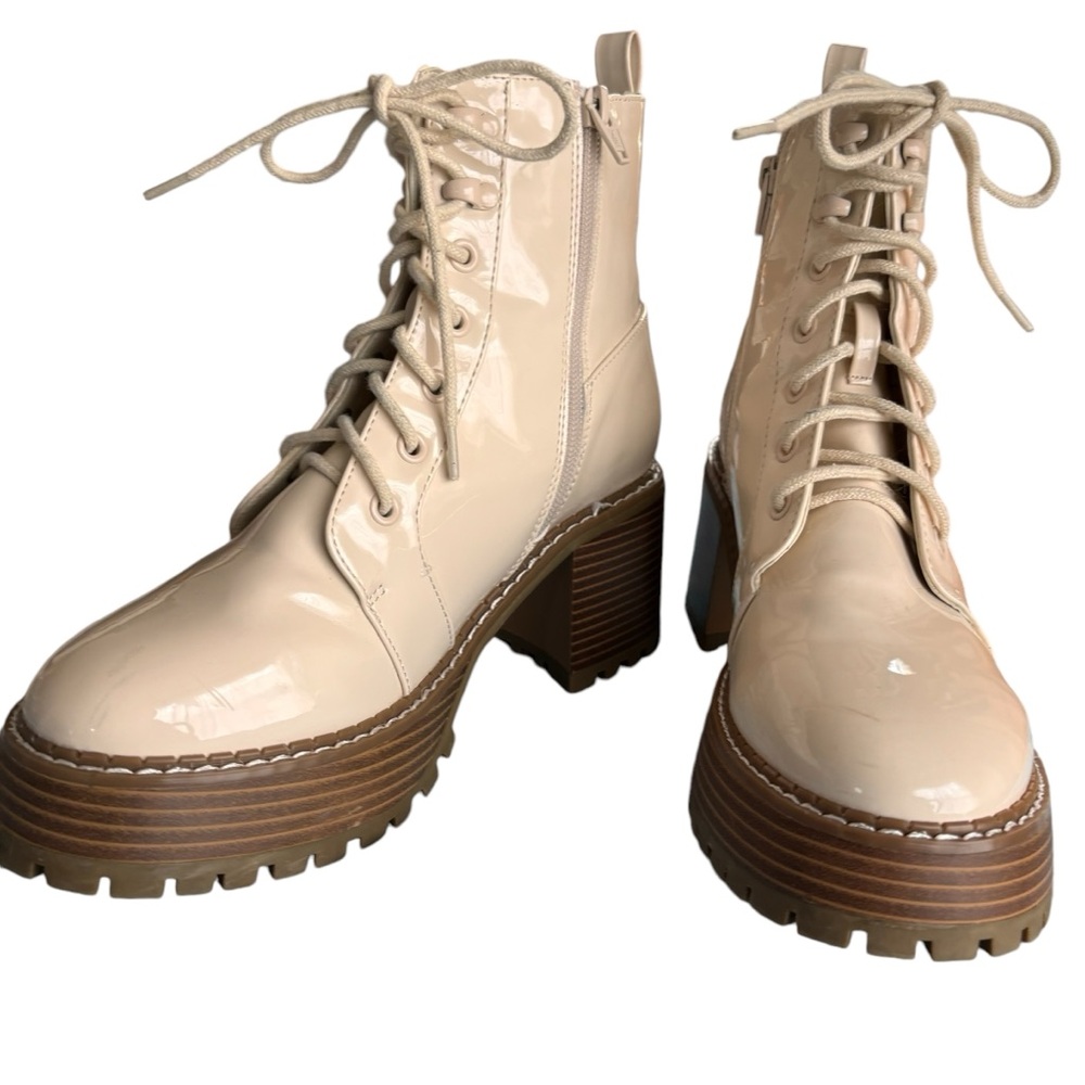 Cato Comfort‎ Platform Boot Size 8 Cream Faux Patent Leather